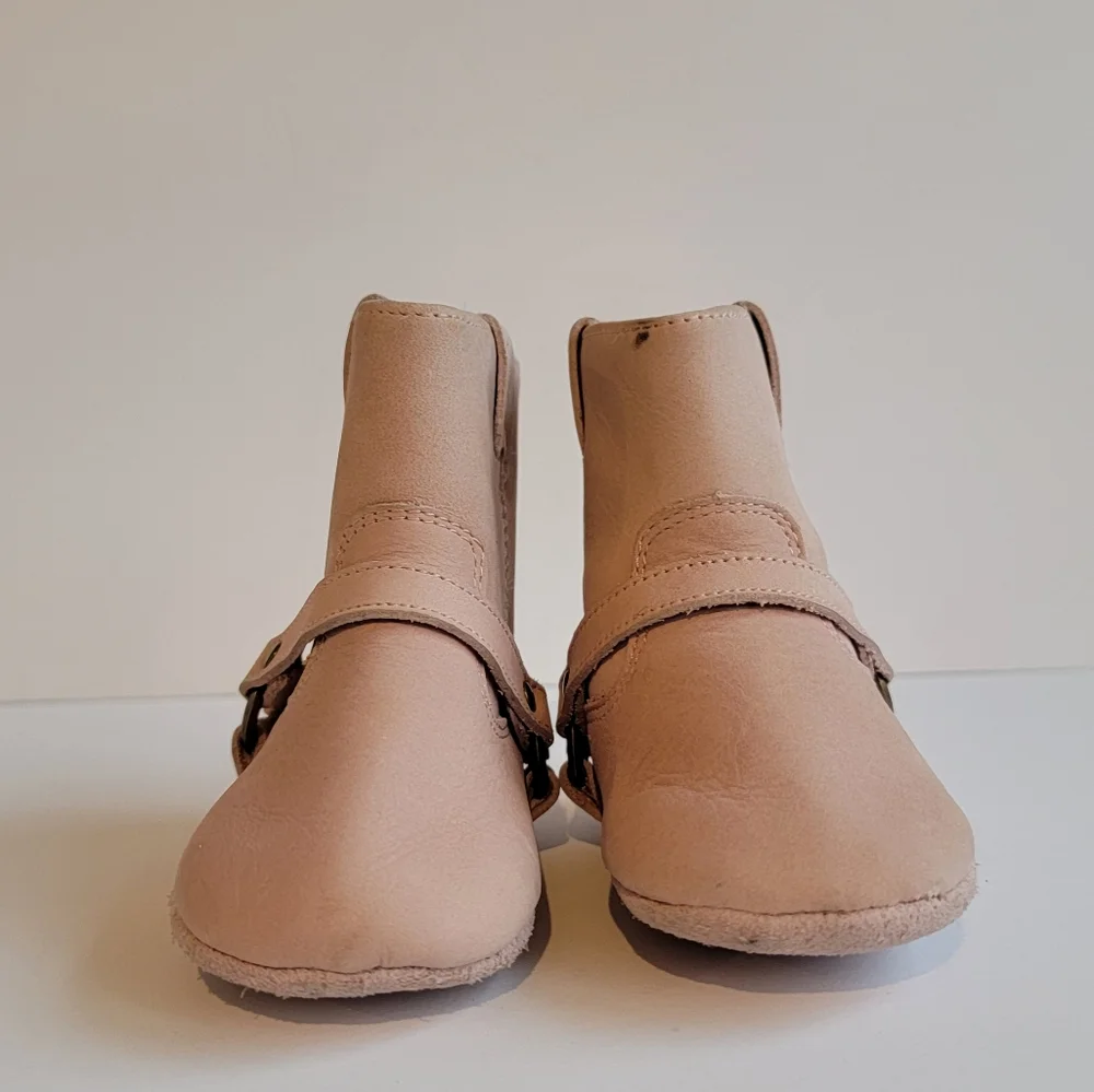 Frye pale pink baby booties 4 M phillip harness shoes boots baby infant newborn
